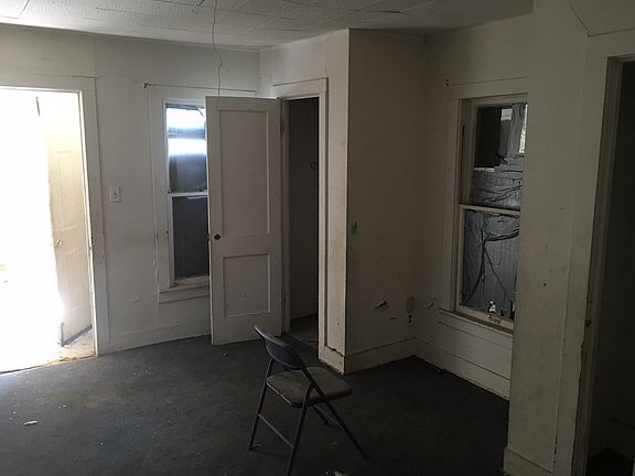 5th image of 5210 Blackmore Ave