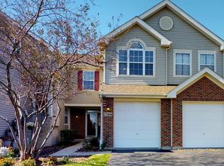7306 Grandview Ct, Carpentersville, IL 60110