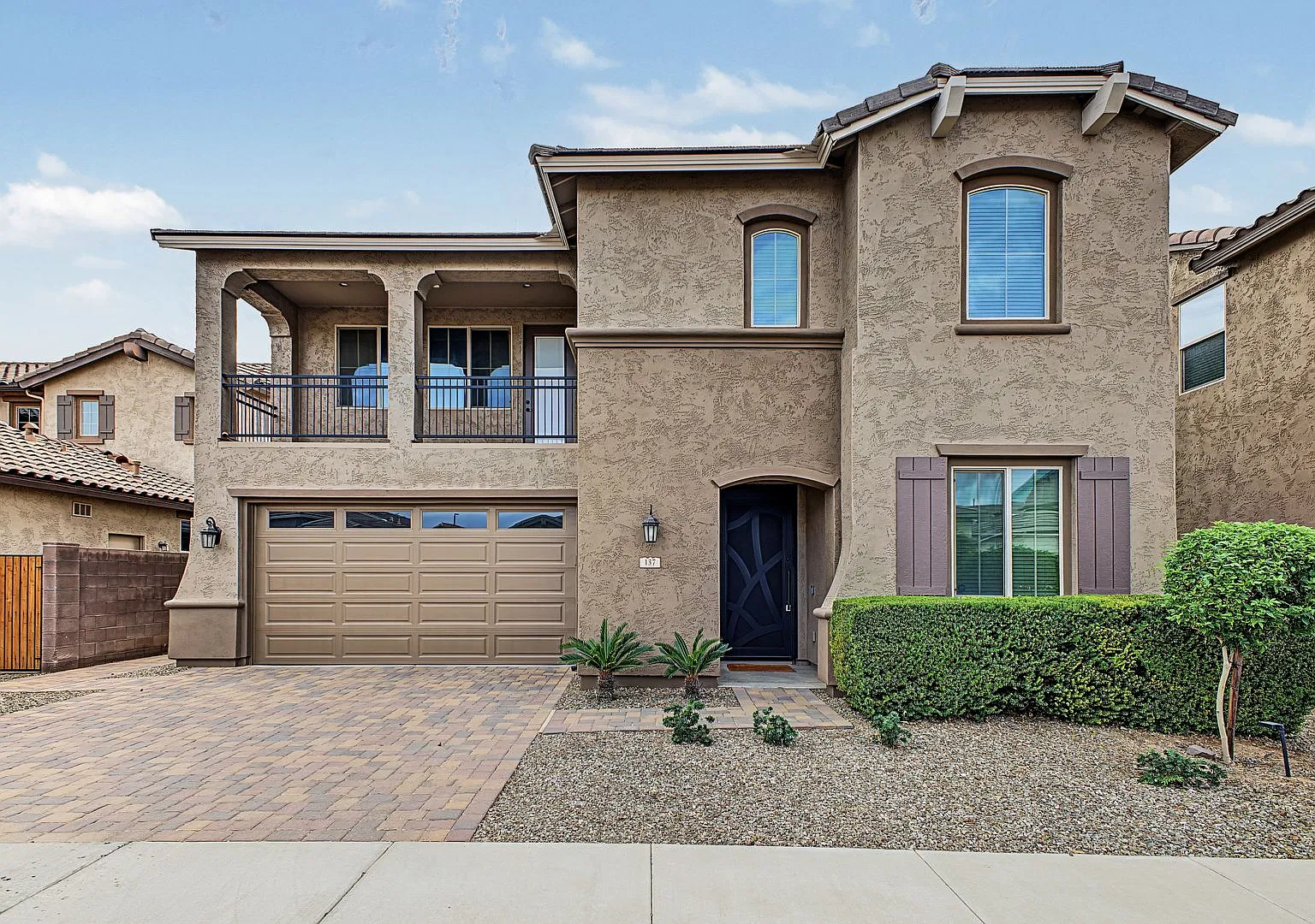 Spacious 5 Bedroom Home with Upstairs Loft & Community Pool! — Photo 2