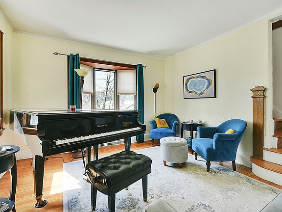 5th image of 39 Sheridan Ave