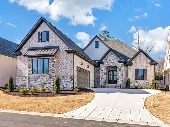 208 Chestnut Pond Ln, Simpsonville, SC 29681
