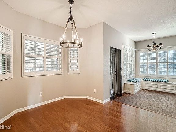 4th image of 1108 N Clark St