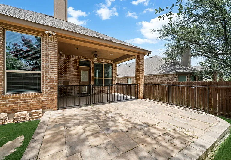 9010 Gate Run — Photo 16