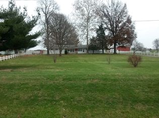 1300 N Main St, Moweaqua, IL 62550