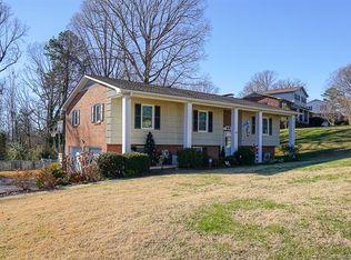 6179 Mountainside Dr, Hickory, NC 28601
