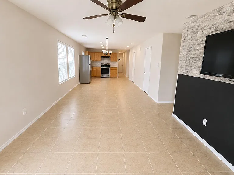 1518 Perennial Ln — Photo 6