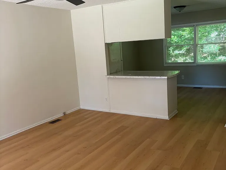 217 Herbert St — Photo 3