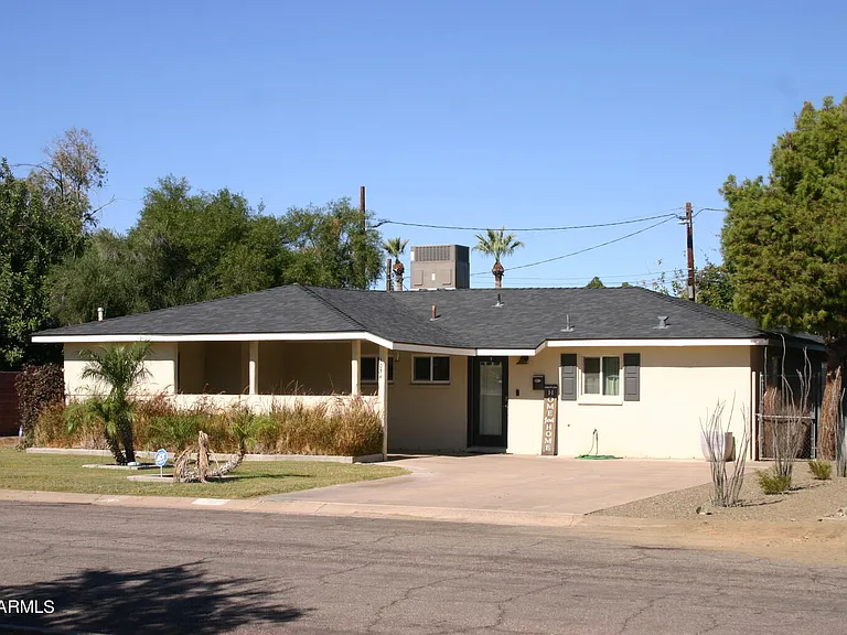 1034 E Elm St — Photo 30