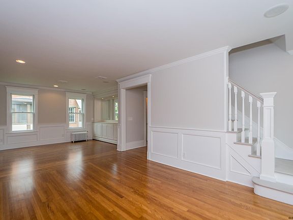 5th image of 126 Nelson Ave