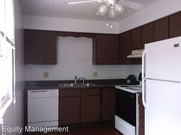 3rd image of 280 Maplewood Dr APT 1