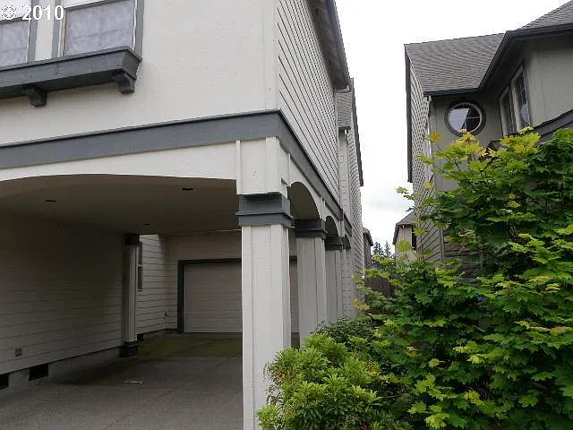 3 bed, 2.5 bath, 2552 sqft, $3,250 — Photo 2