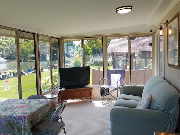 4th image of 39944 Shoreline Dr