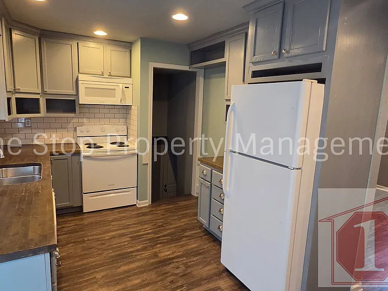608 NE Florence Ave #A — Photo 7
