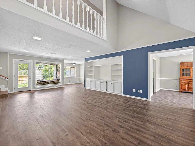 105 Glenmora Ct — Photo 9