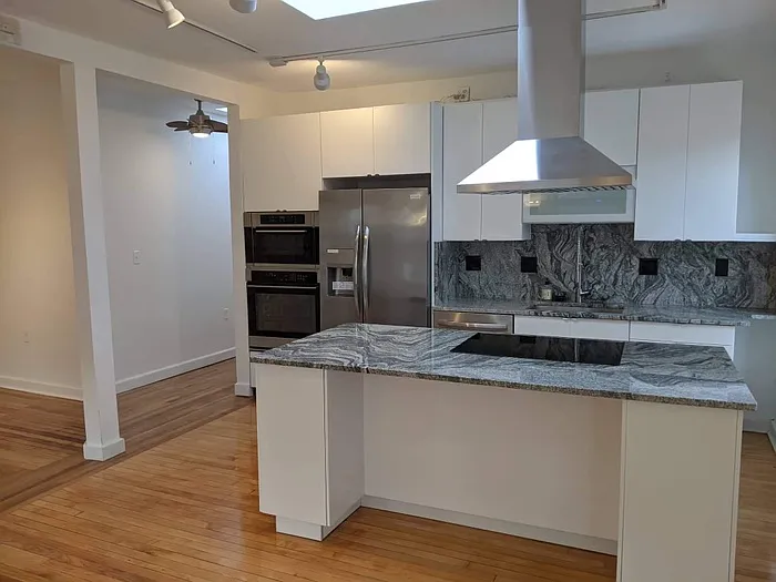 3 bed, 2.0 bath, $5,800 — Photo 2