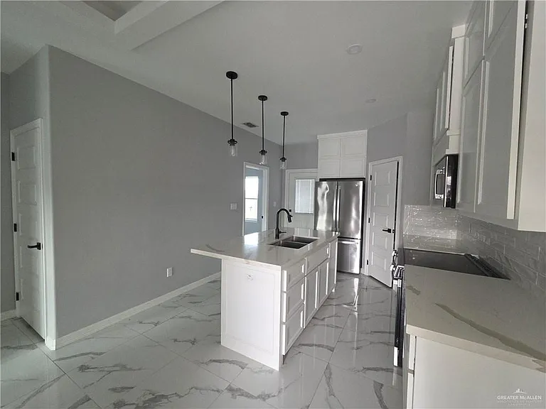 1604 W B St — Photo 4