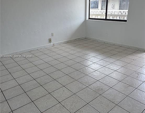 5th image of 654 W 29th St #4