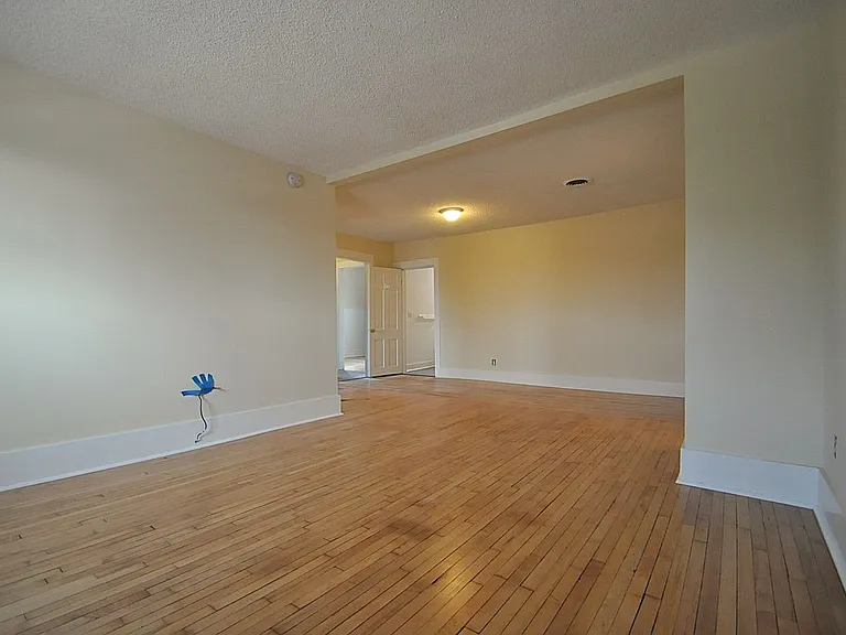 8525 Main St #UPPER — Photo 15