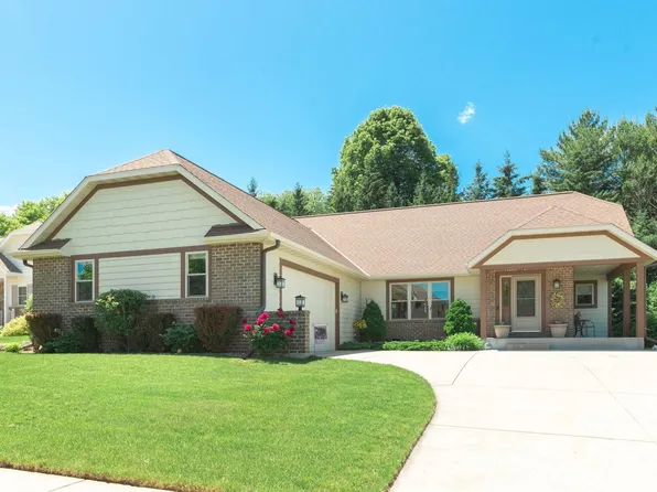 1471 Red Oak DRIVE, Hartford, WI 53027