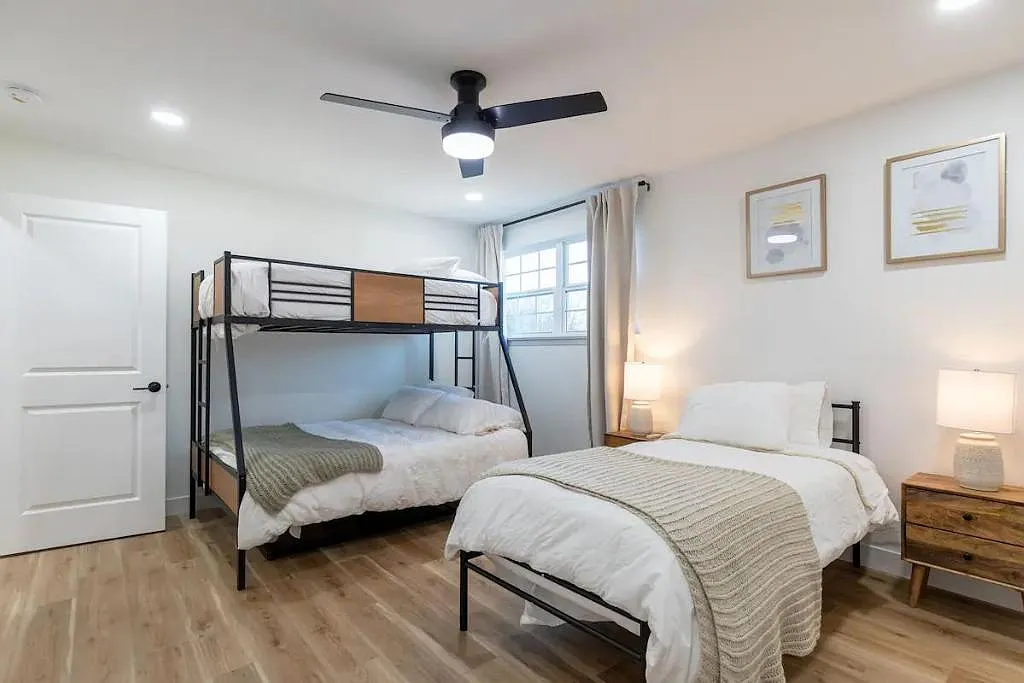3 bed, 2502 sqft, $8,500 — Photo 3