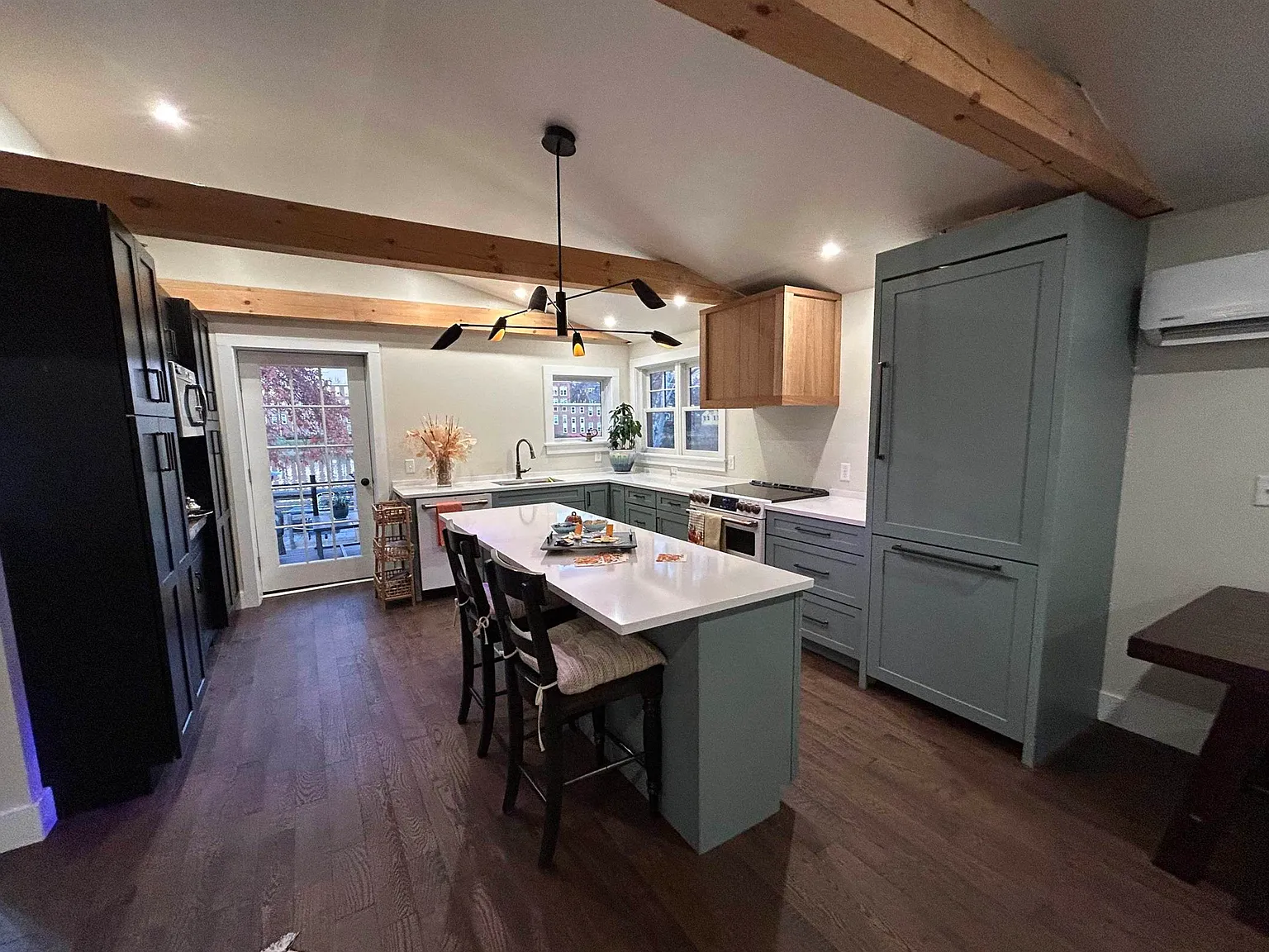 2 bed, 1300 sqft, $3,900 — Photo 4