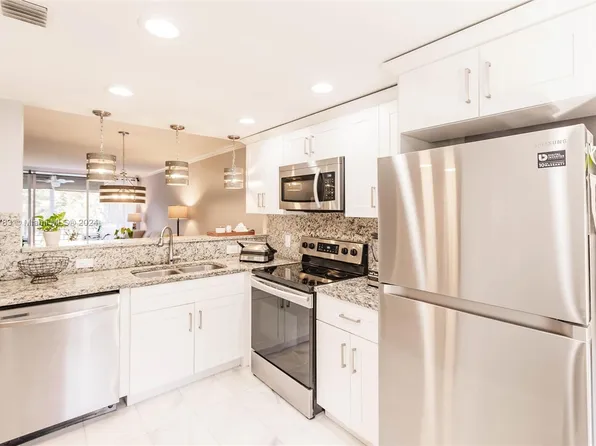 605 Oaks Dr APT 304, Pompano Beach, FL 33069