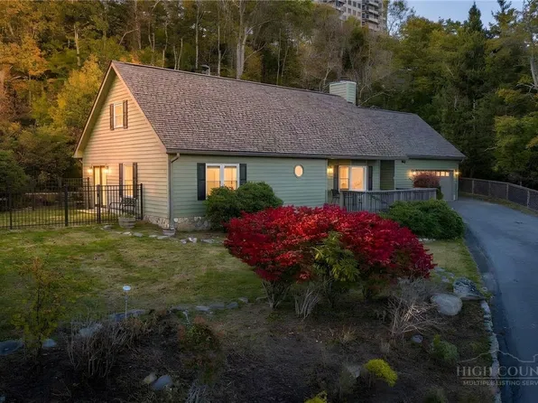 295 Little Sugar Lane, Sugar Mountain, NC 28604