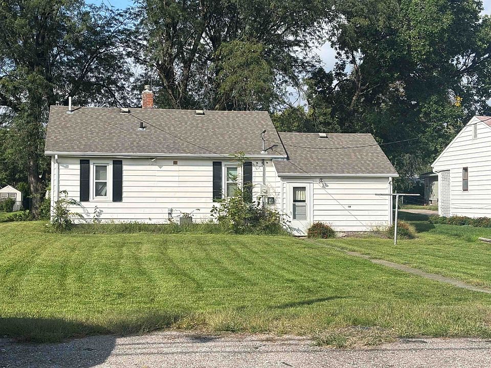 2nd image of 2415 8th St