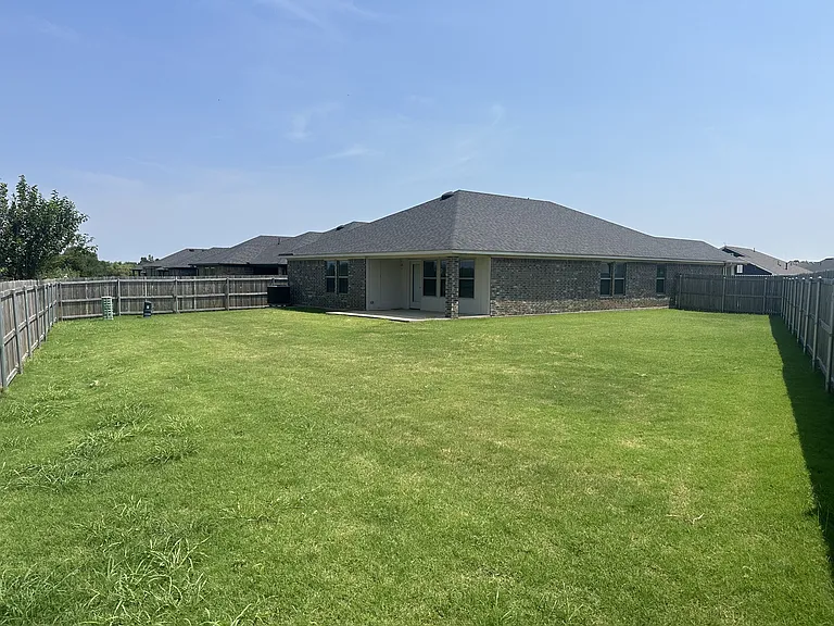 2229 Roca Dr — Photo 43
