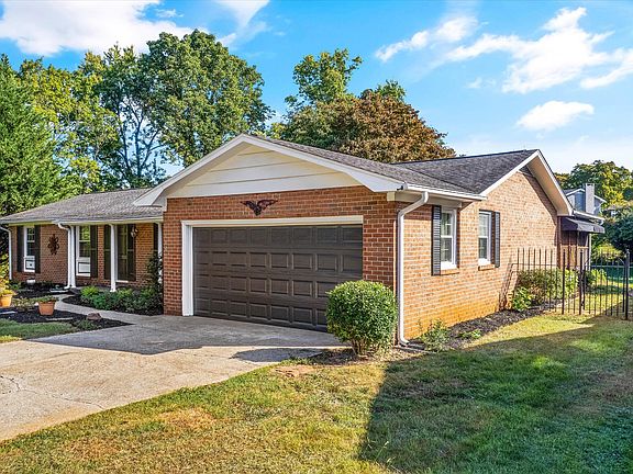 3rd image of 7524 Scenic View Dr