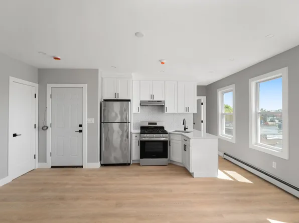 735 Broadway St #3F, Pawtucket, RI 02861