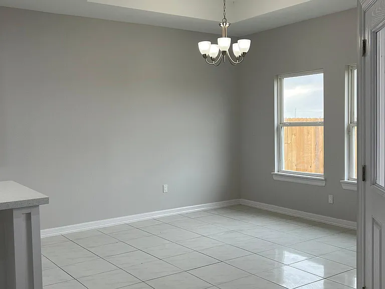 4802 Westgate Cir S — Photo 3