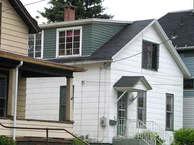 2nd image of 213 E 27th St