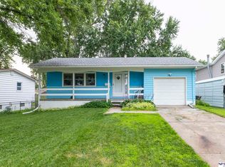 6623 Parkview Ln, Omaha, NE 68104