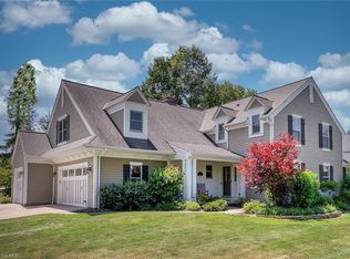 215 Senlac Hills Dr, Chagrin Falls, OH 44022