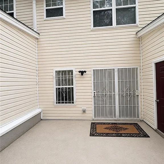 2025 Austin Park Cir — Photo 32