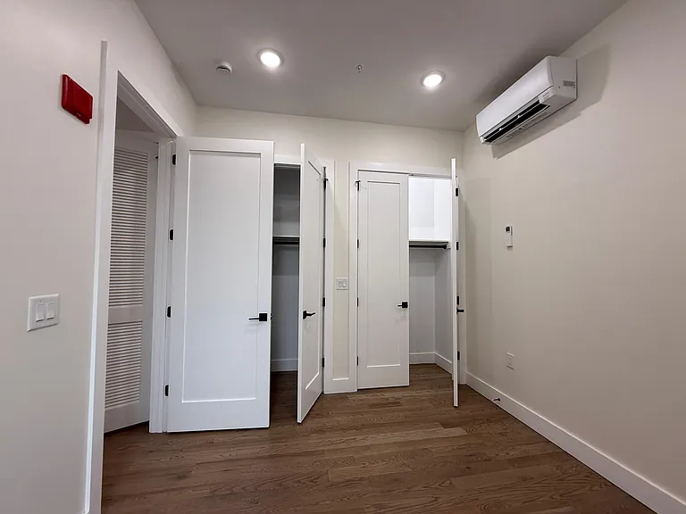 40 Lembeck Ave #24E — Photo 6
