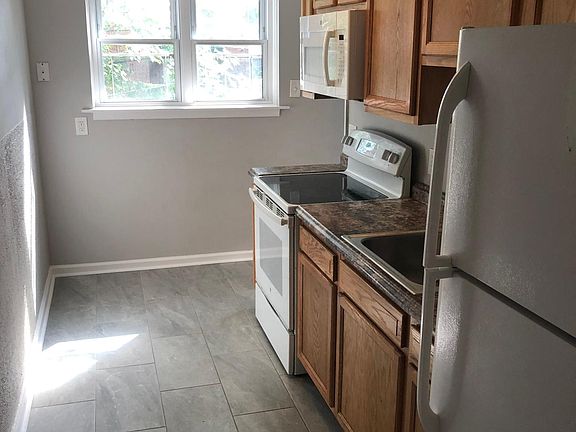 5th image of 15 Lincoln Dr