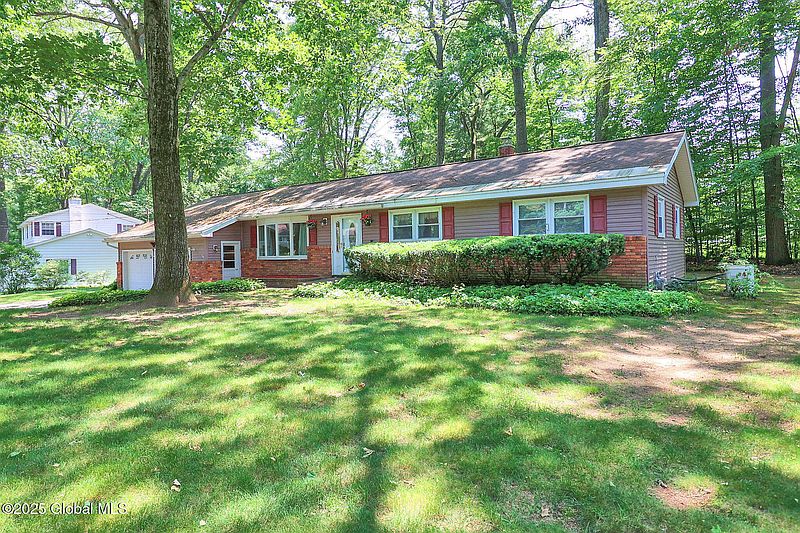 3rd image of 6 Hemlock Drive