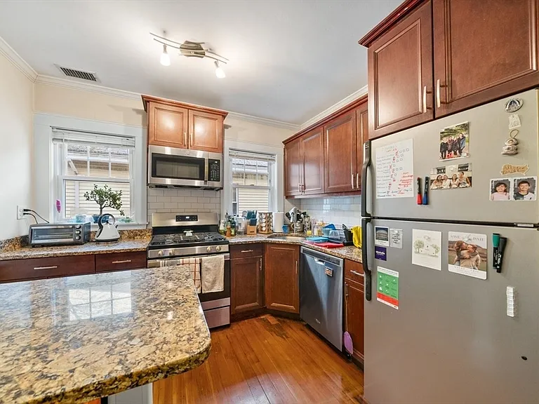 16 Easton St #2 — Photo 9