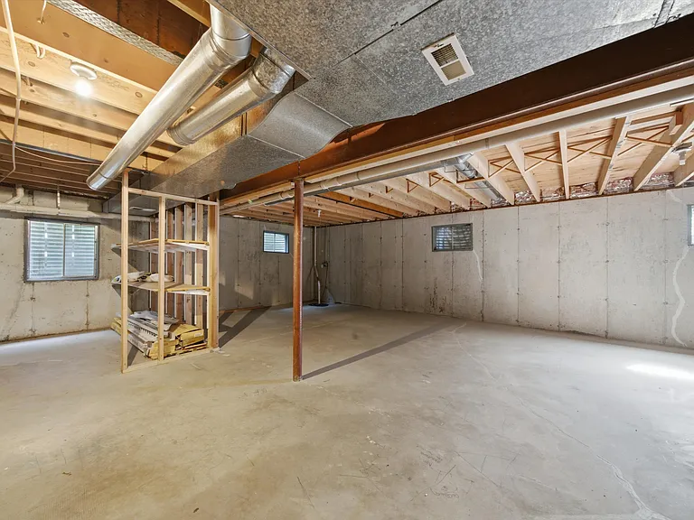 1912 Redwood Ln — Photo 22