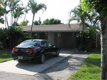 1st image of 812 NE 18th St