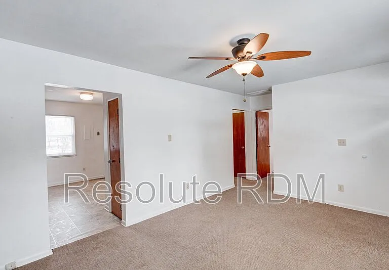 140 Wilson St — Photo 4