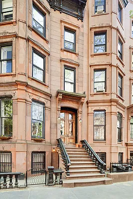 Sold by Compass | media 10