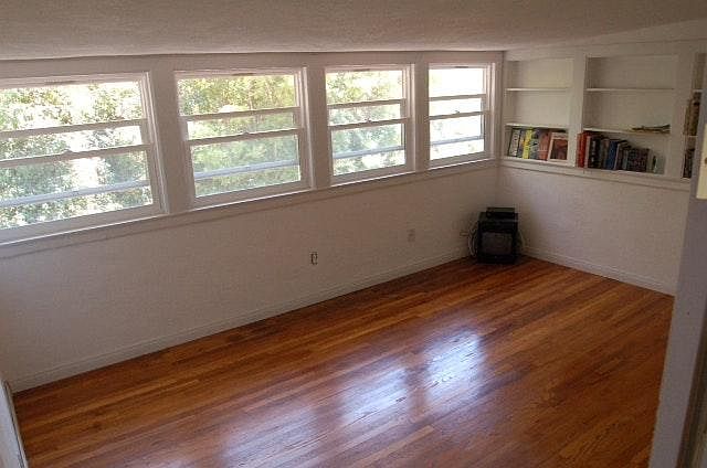 2nd image of 367 N Lima St