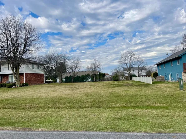 3391 W Lakeshore Dr, Crown Point, IN 46307