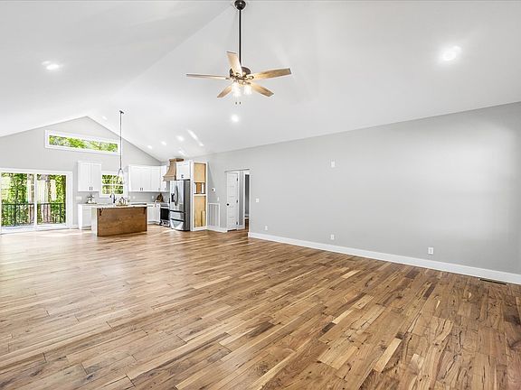 4th image of 268 Pioneer Trail Ln