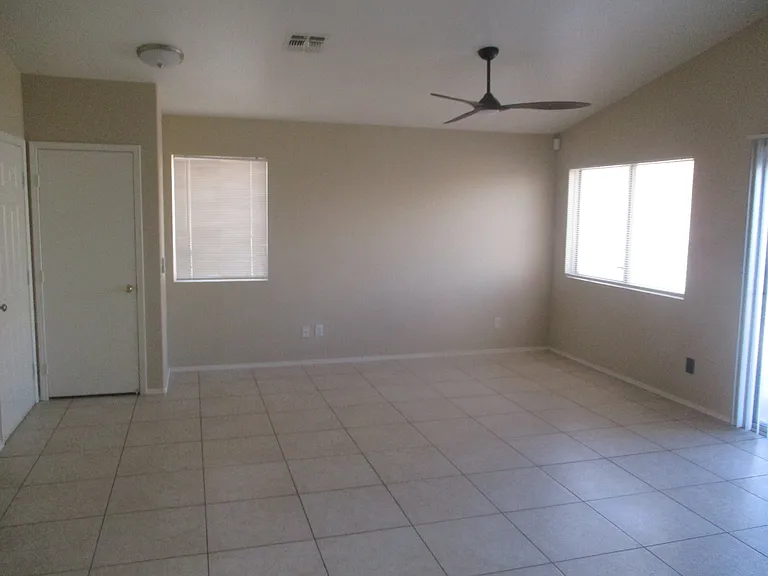 16114 W Jackson St — Photo 2