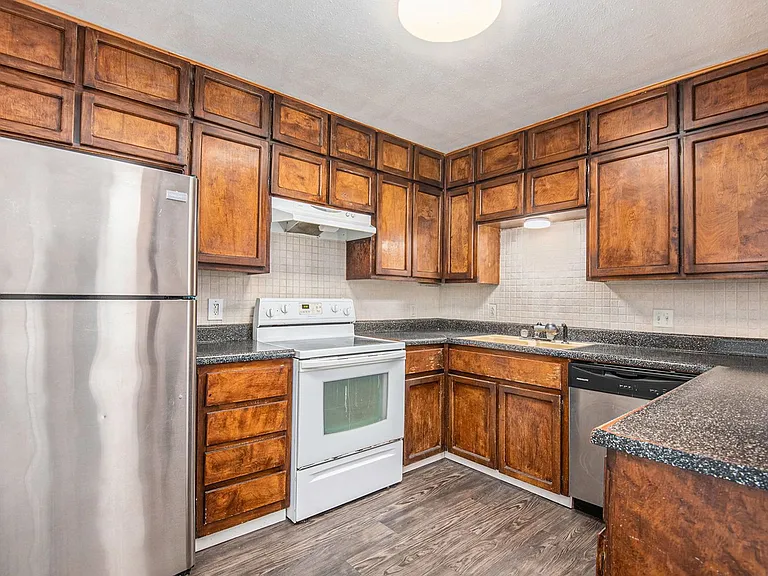 6915 W Cleburne Rd — Photo 10