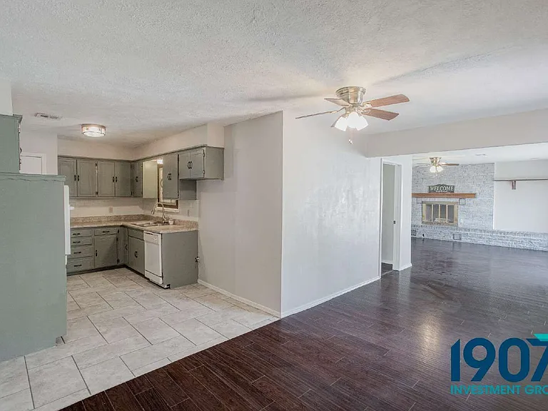 1041 SW 2nd St — Photo 7